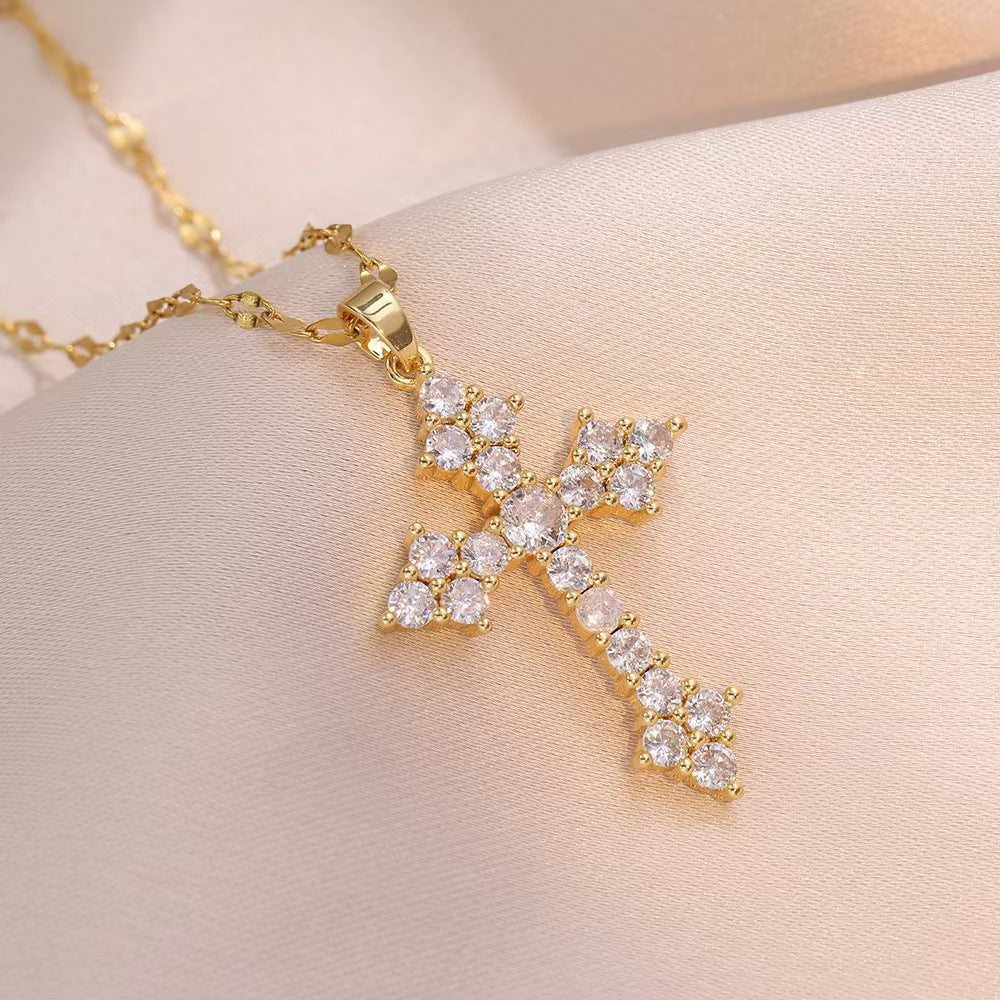 pendentif croix incrusté de zircon
