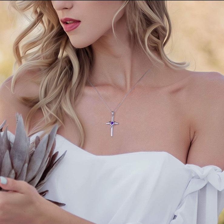 Collier pendentif croix en forme de cœur