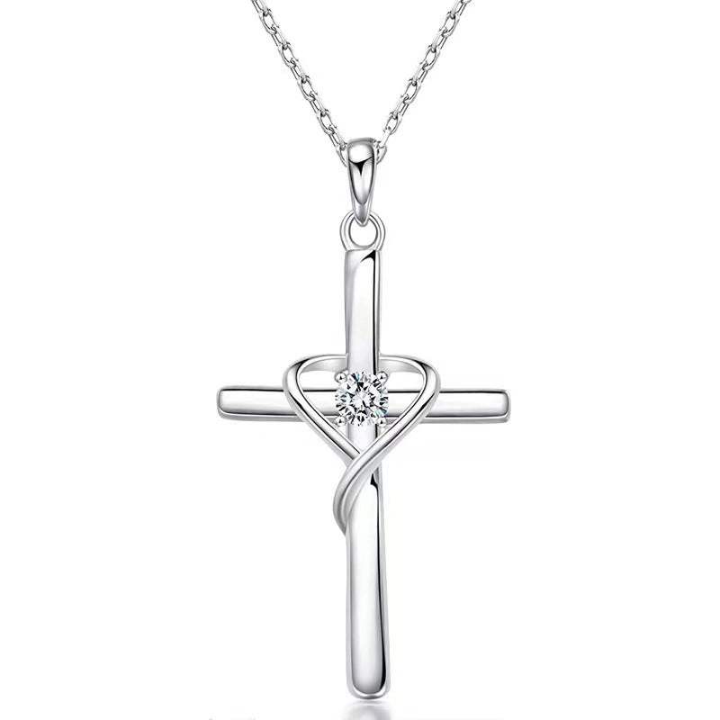 Collier pendentif croix en forme de cœur