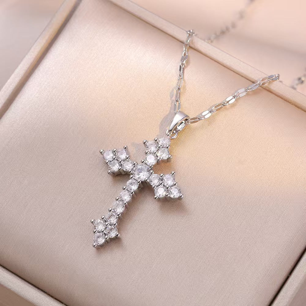 pendentif croix incrusté de zircon