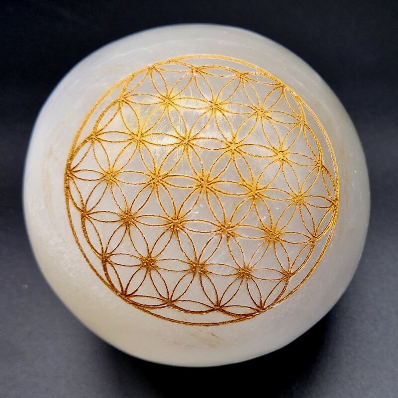Sphère Sélénite gravée 10cm - Fleur de Vie