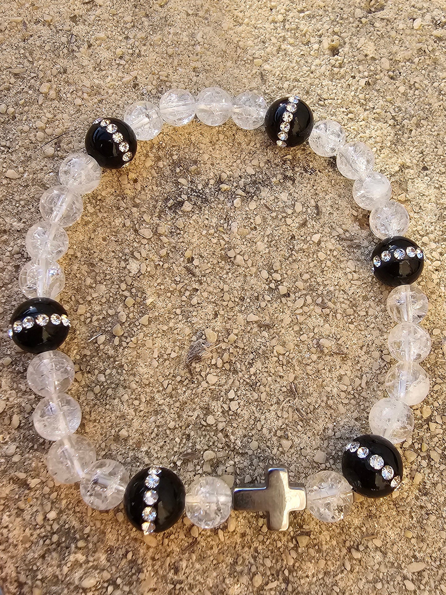 Bracelet Onyx, Cristal de Roche Givré & Croix en Hématite ✨