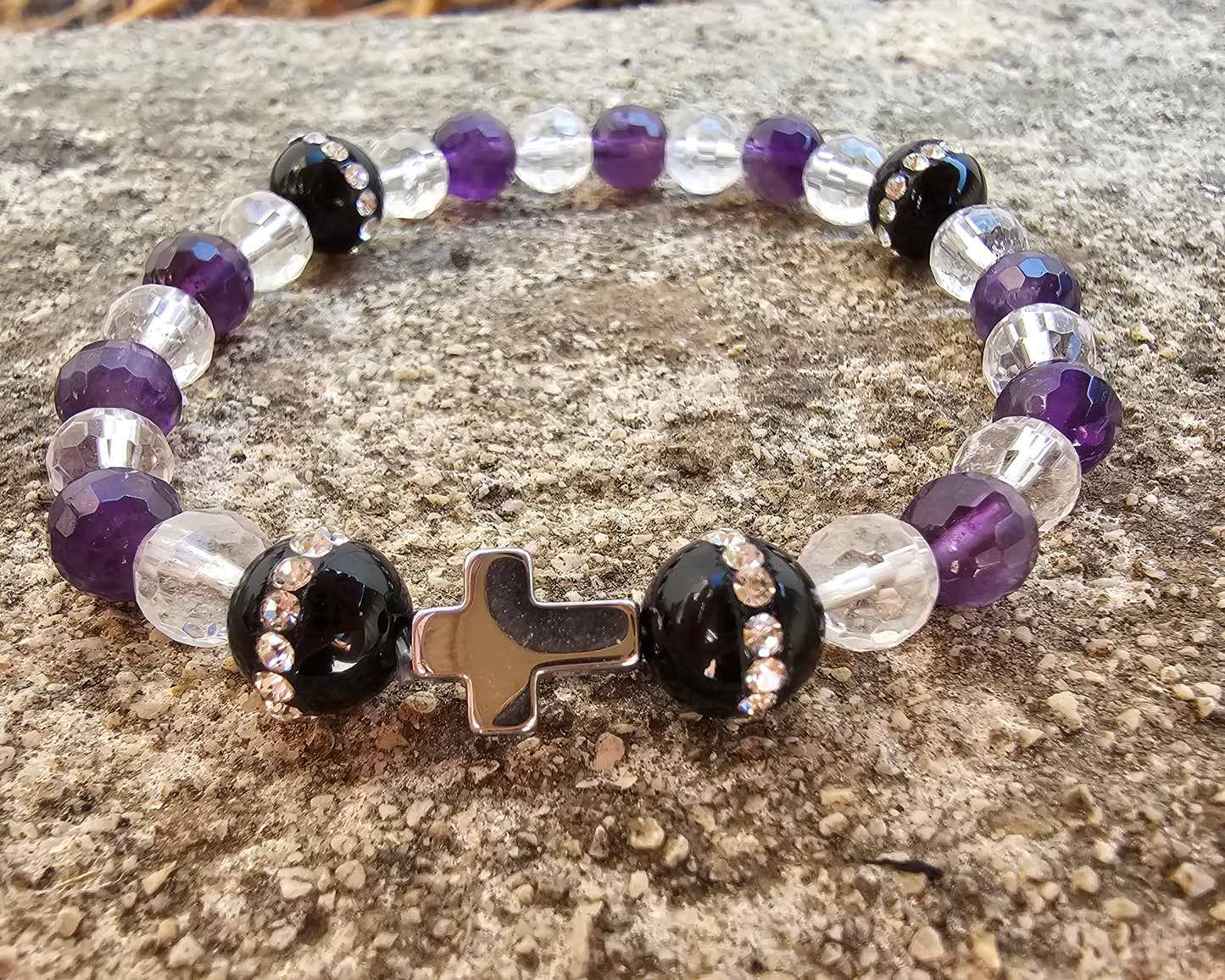 Bracelet Onyx, Améthyste & Cristal du Brésil – Croix en Hématite